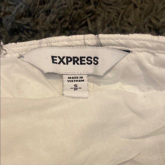 Express Elegant White Ruffled Women's Top - Picture 4 of 5